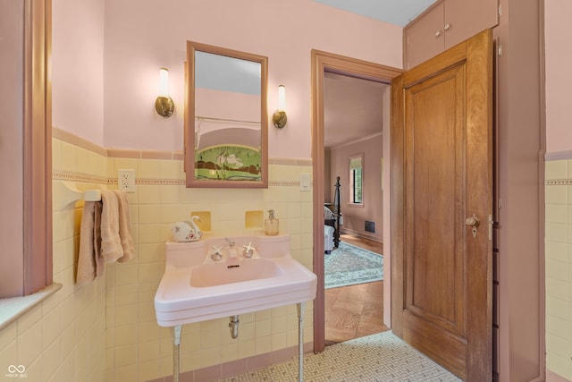 2421 W 39th St, Indianapolis, IN 46228 - bathroom featuring tile walls and wainscoting