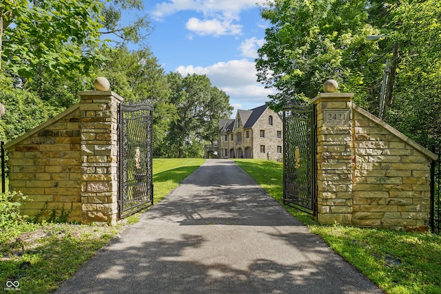 2421 W 39th St, Indianapolis, IN 46228 - view of gate