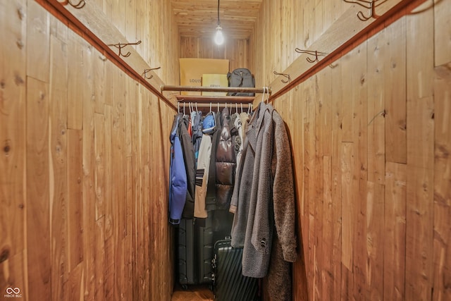 2421 W 39th St, Indianapolis, IN 46228 - view of spacious closet