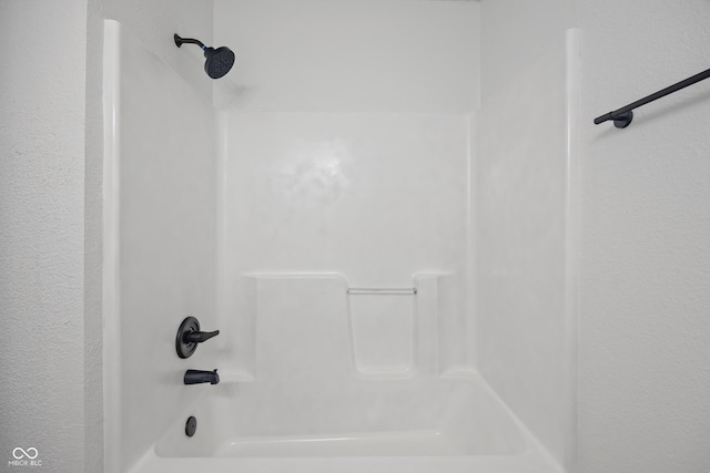 10222 Arapahoe Dr, Indianapolis, IN 46235 - bathroom with shower / bath combination