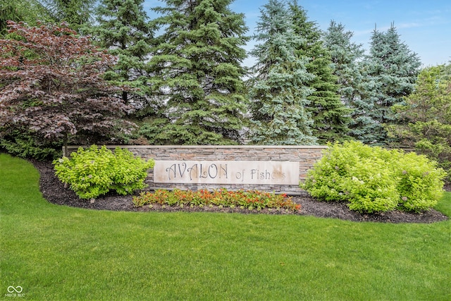 14052 Rayners Ln, Fishers, IN 46037 - community / neighborhood sign featuring a yard