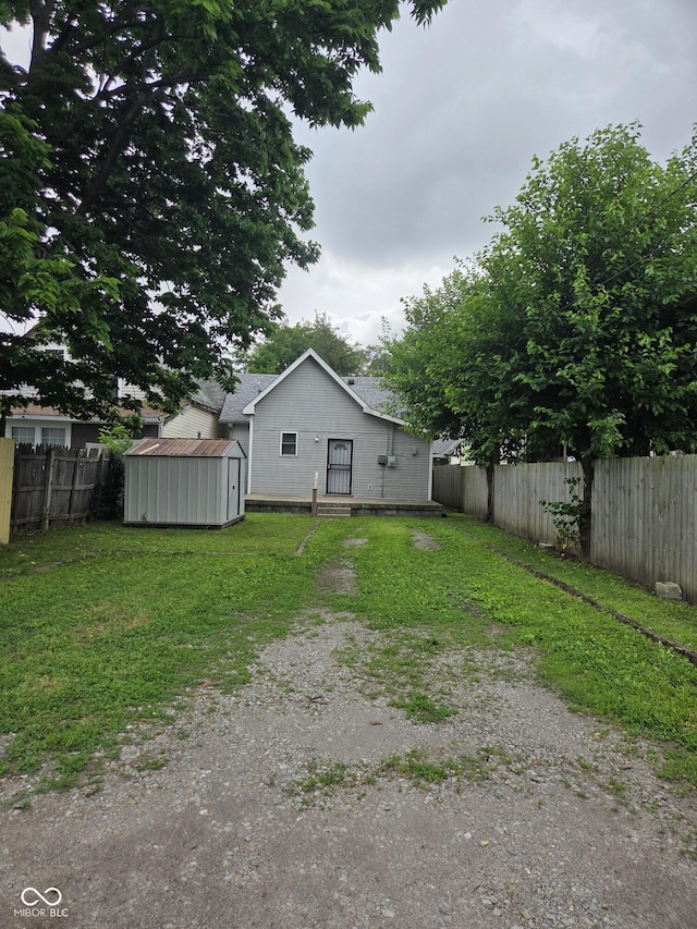 624 Warren Ave, Indianapolis, IN 46221 - back of property featuring a fenced backyard, a shed, and driveway