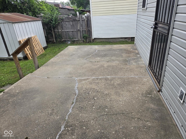 624 Warren Ave, Indianapolis, IN 46221 - view of patio with a shed