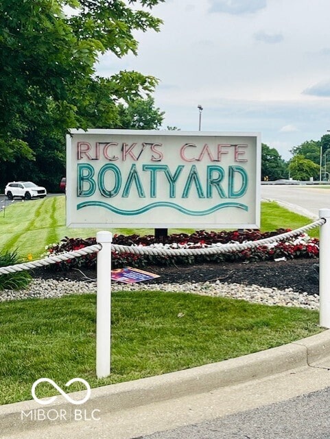 4609 Framington Ct, Indianapolis, IN 46254 - community / neighborhood sign featuring a lawn