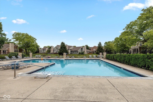 4609 Framington Ct, Indianapolis, IN 46254 - community pool with a patio area and a residential view
