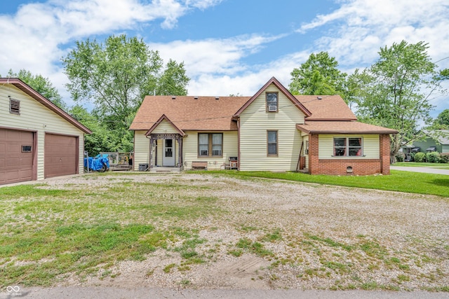 850 Duane St, Franklin, IN 46131 - bungalow-style house with roof with shingles, a front lawn, and brick siding