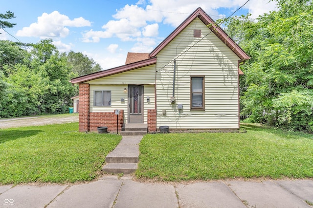 850 Duane St, Franklin, IN 46131 - view of front of property with a front lawn