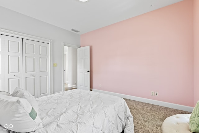 4465 W Woodbridge Ln, New Palestine, IN 46163 - carpeted bedroom featuring baseboards and a closet