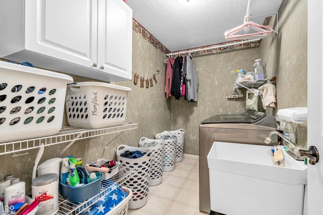 7047 Lancaster Ln, Avon, IN 46123 - laundry area featuring cabinet space, tile patterned floors, washing machine and clothes dryer, and a textured ceiling
