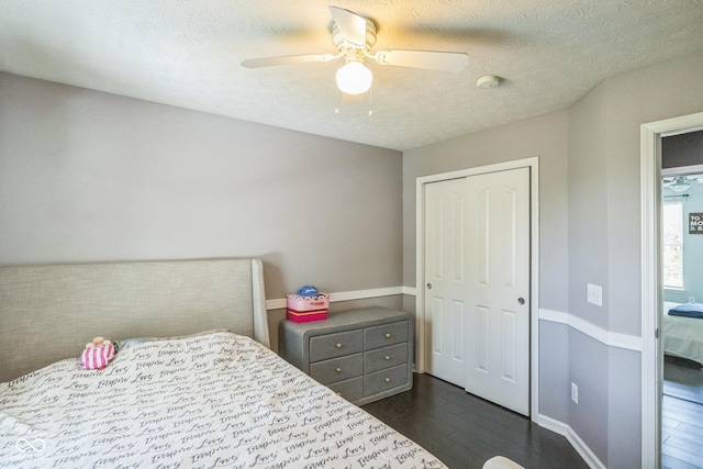 14156 Avalon E Dr, Fishers, IN 46037 - bedroom featuring dark wood-type flooring, a closet, a textured ceiling, and a ceiling fan