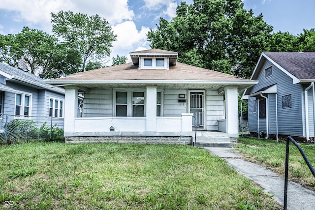 611 N Bradley Ave, Indianapolis, IN 46201 - bungalow-style home featuring a porch