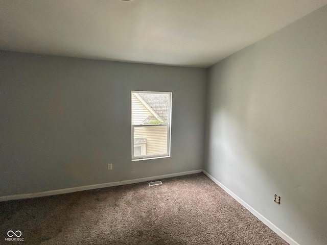 21 N Gladstone Ave, Indianapolis, IN 46201 - carpeted empty room featuring baseboards