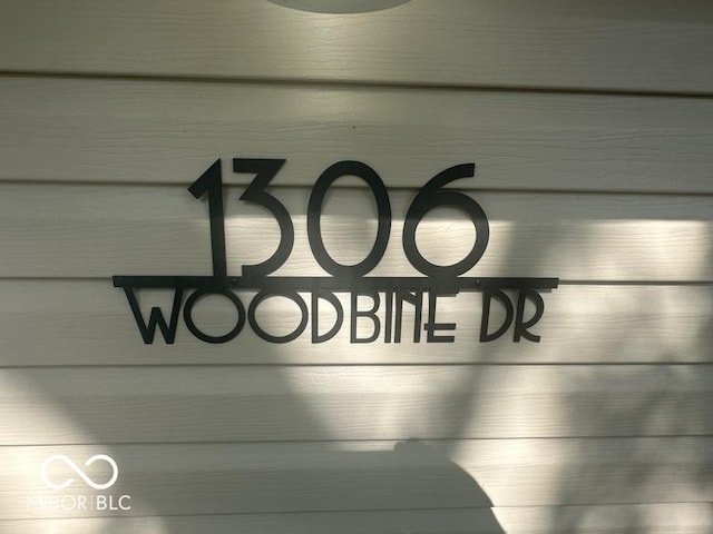 1306 Woodbine Dr, Anderson, IN 46011 - exterior view