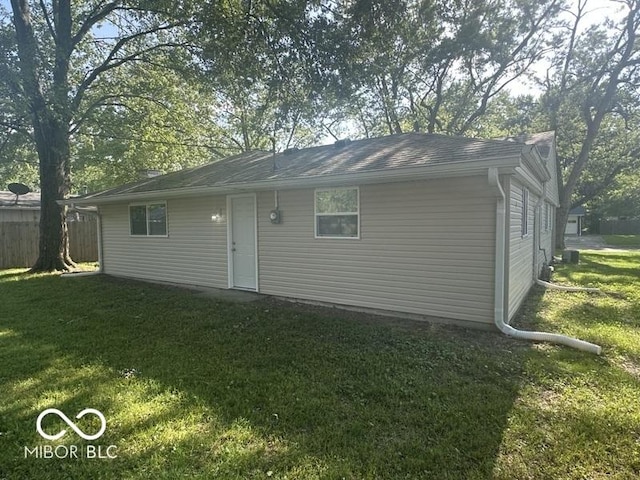 1306 Woodbine Dr, Anderson, IN 46011 - back of property with a yard
