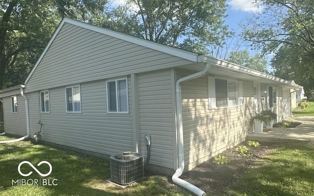 1306 Woodbine Dr, Anderson, IN 46011 - view of side of property featuring a central air condition unit and a yard
