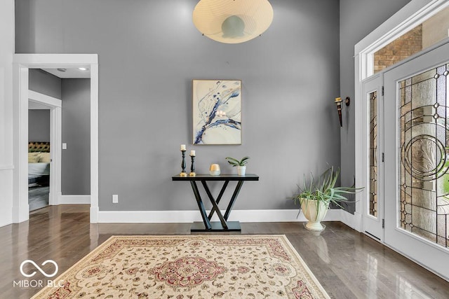 720 Willow Pointe N Dr, Plainfield, IN 46168 - foyer featuring wood finished floors and a towering ceiling