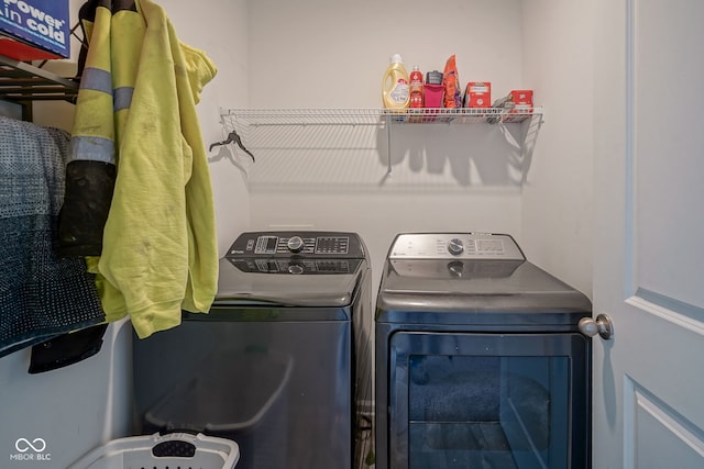 507 Redvine Dr, Sheridan, IN 46069 - laundry area featuring washing machine and clothes dryer