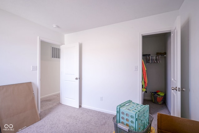 507 Redvine Dr, Sheridan, IN 46069 - bedroom featuring carpet, a walk in closet, and a closet
