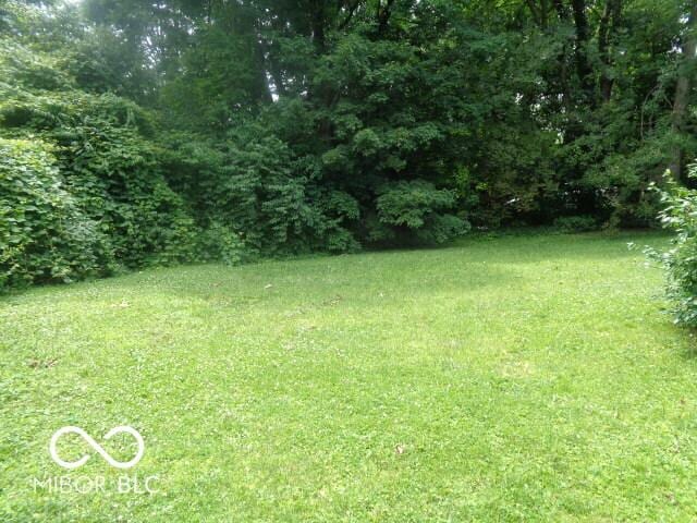 3253 W 34th St, Indianapolis, IN 46222 - view of green lawn