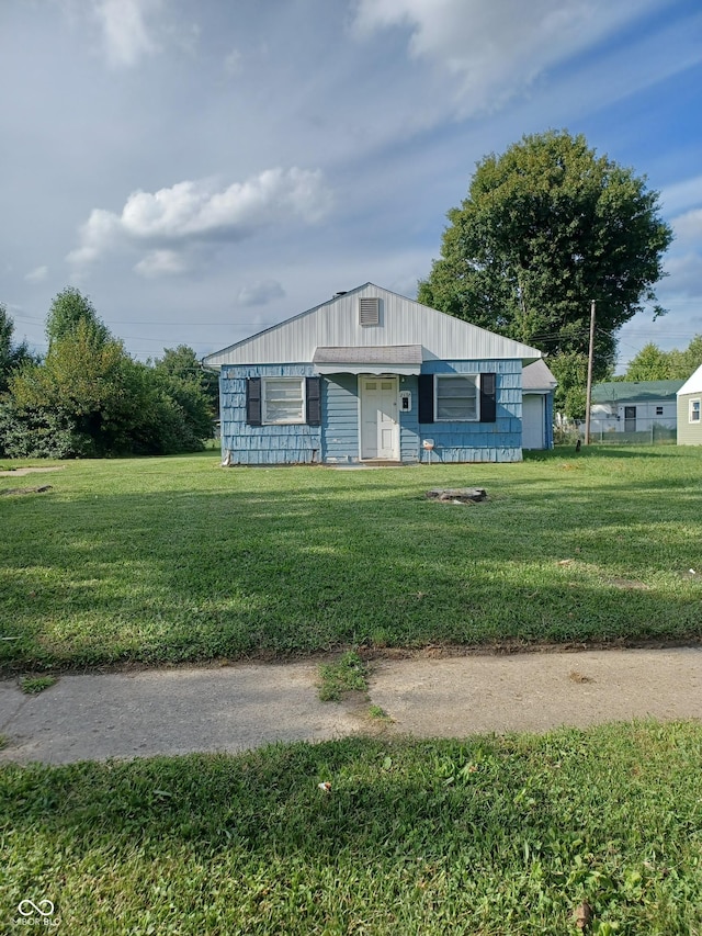2138 Admiral Dr, Indianapolis, IN 46219 - view of front of property featuring a front lawn