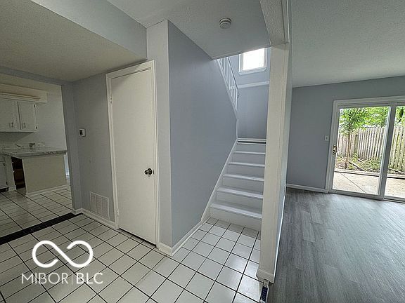 9458 Fordham St, Indianapolis, IN 46268 - photo 2