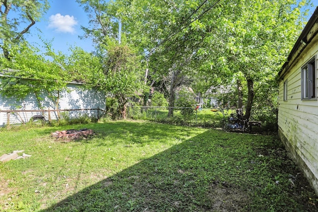 7307 Twin Beech Dr, Indianapolis, IN 46226 - view of fenced backyard