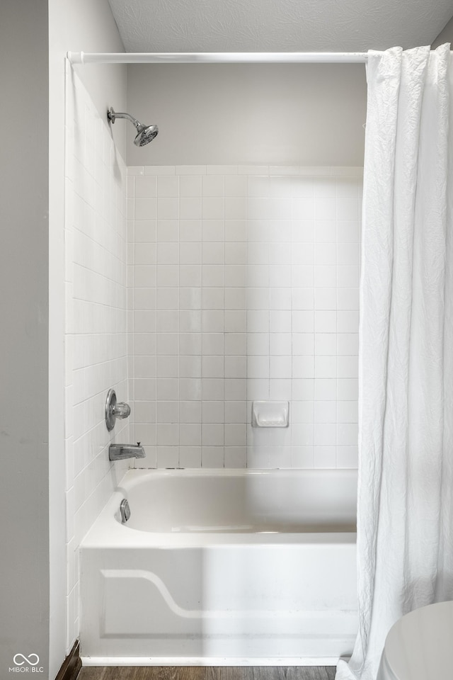 2247 Frisco Pl, Indianapolis, IN 46240 - bathroom with shower / tub combo and toilet