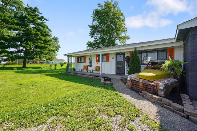 2911 N 200 W Rd, Franklin, IN 46131 - view of front of home with a front yard