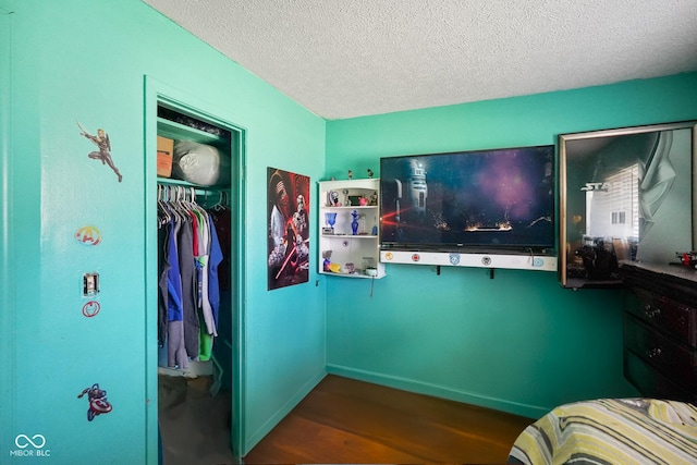 2911 N 200 W Rd, Franklin, IN 46131 - bedroom featuring a textured ceiling, dark wood-style flooring, and a closet