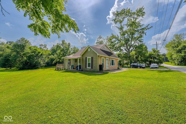 1905 W Brownstown Rd, North Vernon, IN 47265 - view of front of property with a front lawn