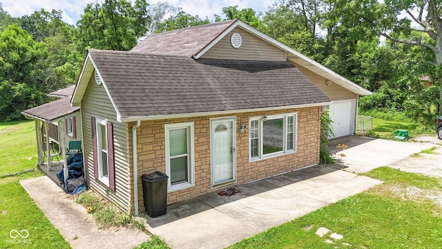 1905 W Brownstown Rd, North Vernon, IN 47265 - view of front facade featuring a shingled roof, driveway, a garage, and a front lawn