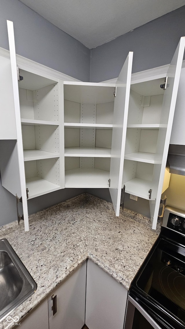 4614 Runyon Lake Dr W, Greenwood, IN 46143 - pantry with a sink