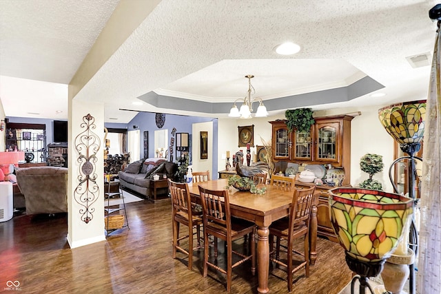 17401 Austrian Pine Way, Westfield, IN 46074 - dining area featuring wood finished floors, a tray ceiling, a chandelier, ornamental molding, and a textured ceiling