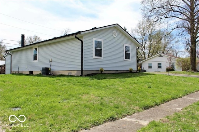 121 Hooton Blvd, Madison, IN 47250 - view of side of property with a lawn and crawl space