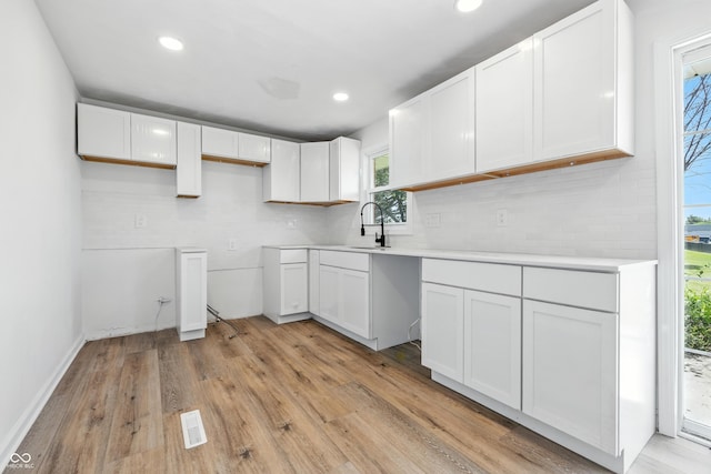 1011 Robin Dr, Anderson, IN 46013 - kitchen featuring tasteful backsplash, plenty of natural light, light wood-style flooring, and recessed lighting