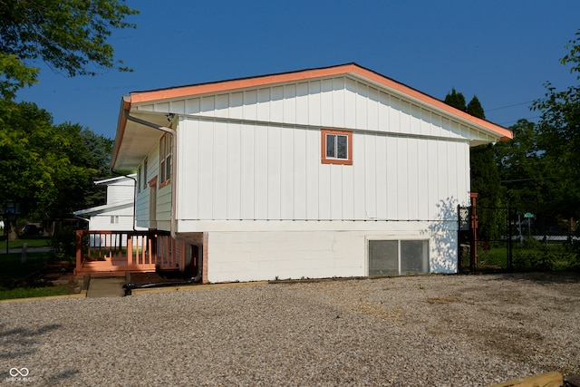2606 Shakespeare Dr, Southport, IN 46227 - view of side of home