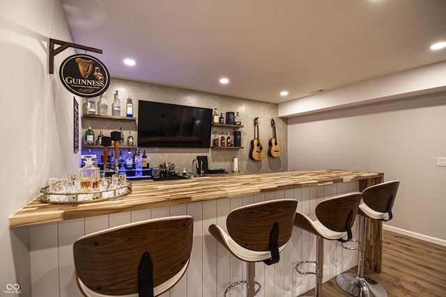 14404 Stairbridge Pl, Carmel, IN 46074 - indoor wet bar with wood finished floors and recessed lighting