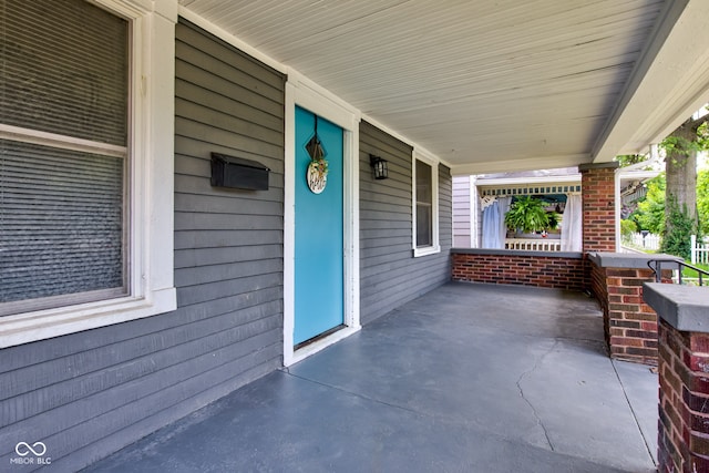4155 Graceland Ave, Indianapolis, IN 46208 - view of covered porch