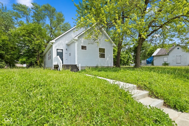 2709 Station St, Indianapolis, IN 46218 - view of side of home