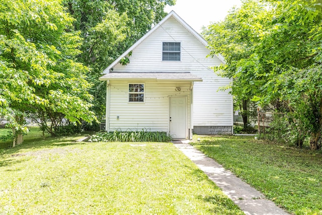 2650 S Meridian St, Indianapolis, IN 46225 - back of property featuring a yard