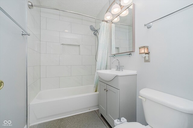 4020 Eisenhower Dr, Indianapolis, IN 46254 - bathroom with vanity and shower / bathtub combination with curtain