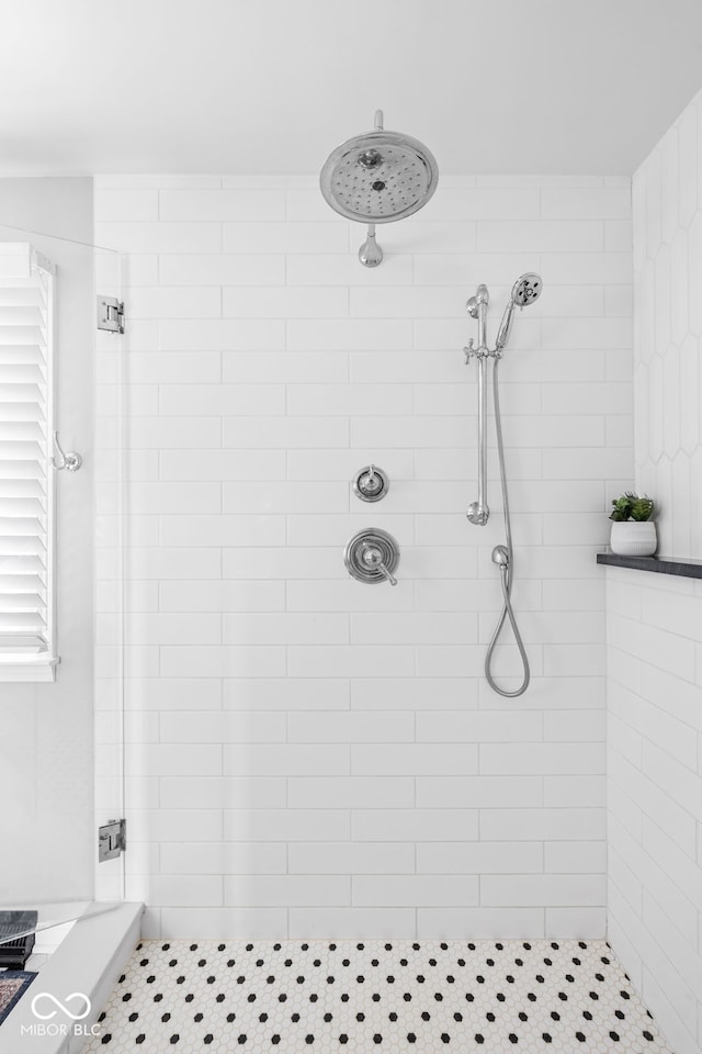 10198 N State Road 75, North Salem, IN 46165 - full bathroom featuring a tile shower