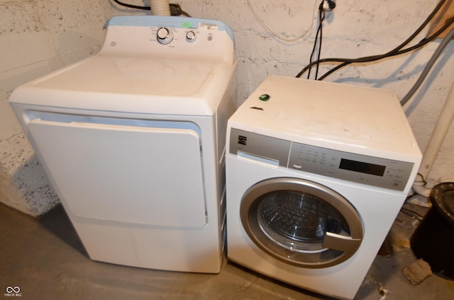 4930 Primrose Ave N, Indianapolis, IN 46205 - laundry area featuring washing machine and clothes dryer and concrete block wall