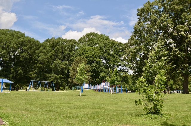 4930 Primrose Ave N, Indianapolis, IN 46205 - view of grassy yard