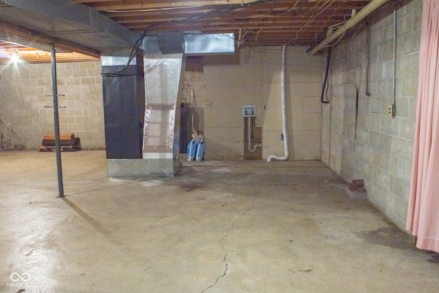 3401 N 75 W, Cayuga, IN 47928 - unfinished basement with heating unit