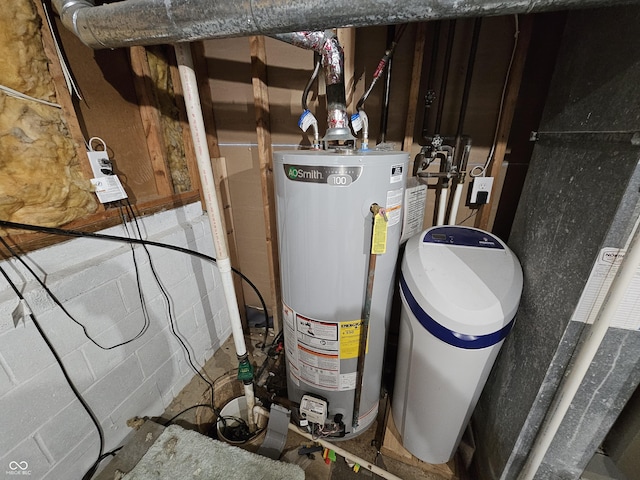 3836 N Wittfield St, Indianapolis, IN 46235 - utility room with water heater