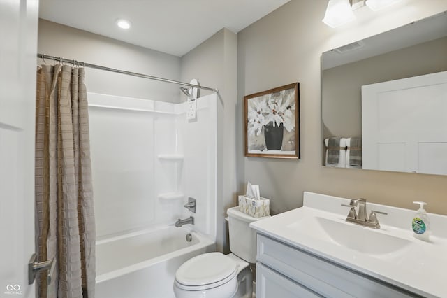 4182 Hume Ave, Plainfield, IN 46168 - full bathroom featuring shower / bath combo with shower curtain, vanity, and recessed lighting