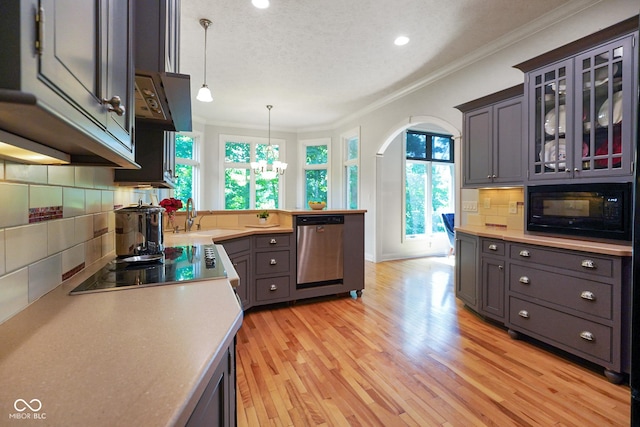 5720 Hickory Hollow Dr, Plainfield, IN 46168 - kitchen featuring black appliances, plenty of natural light, crown molding, a chandelier, and tasteful backsplash
