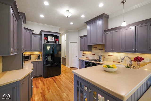 5720 Hickory Hollow Dr, Plainfield, IN 46168 - kitchen with black appliances, crown molding, light wood-style flooring, a peninsula, and decorative backsplash