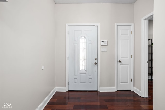 2015 N College Ave, Indianapolis, IN 46202 - foyer entrance with wood finished floors and baseboards